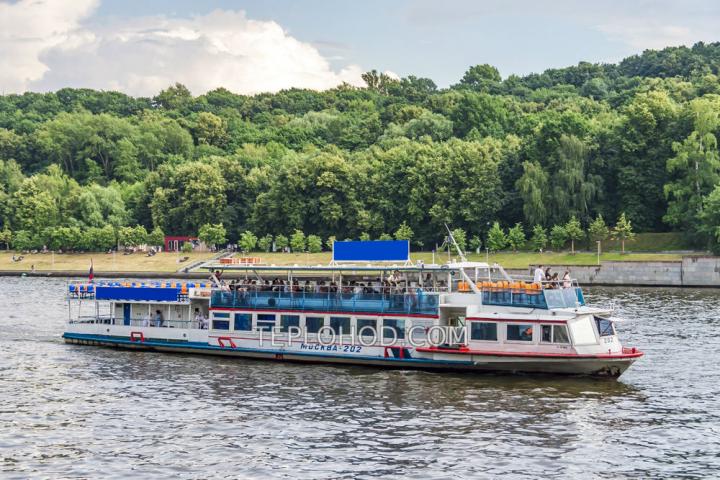 Теплоход “Москва-202”