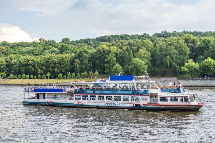 Теплоход “Москва-202”