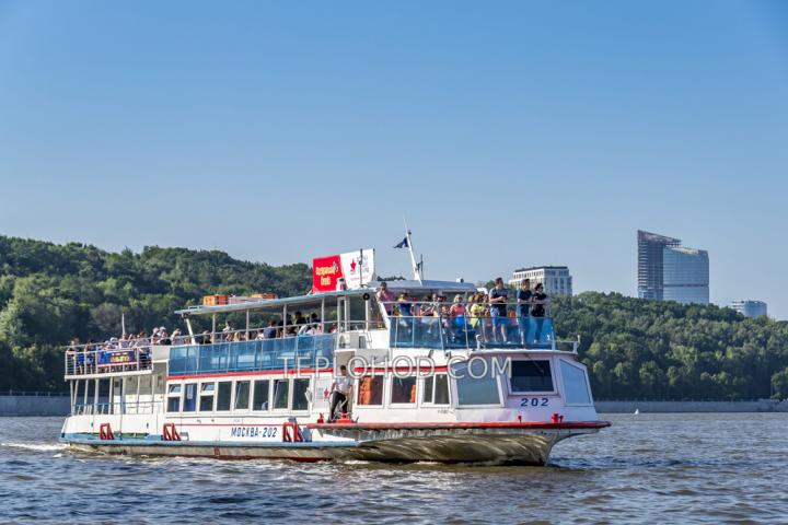 Теплоход “Москва-202”