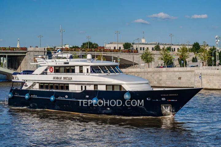 Теплоход “Новая звезда”