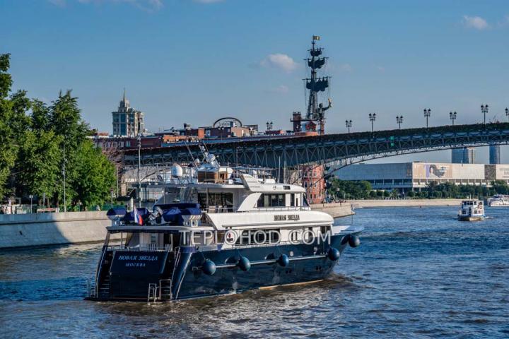 Теплоход “Новая звезда”