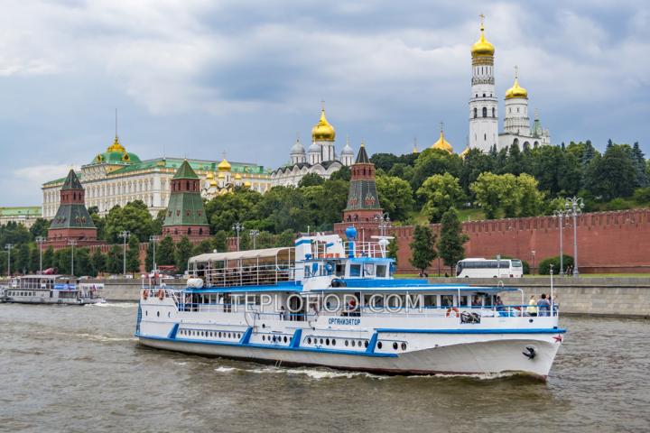 Теплоход “Организатор”