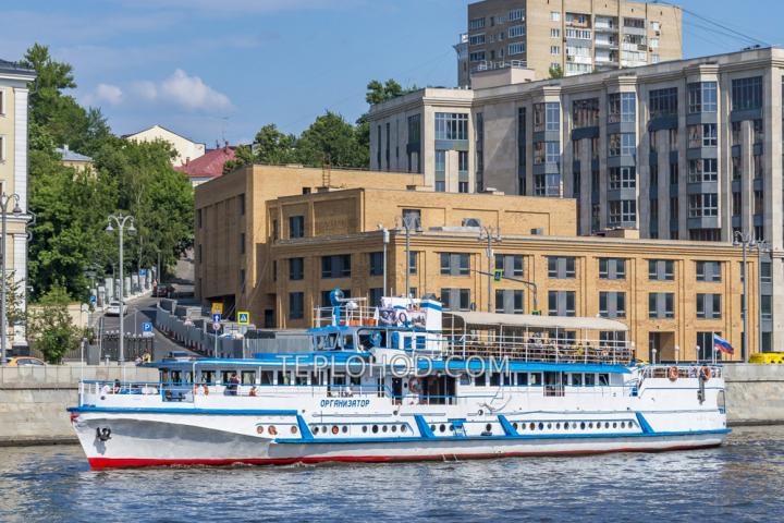 Теплоход “Организатор”
