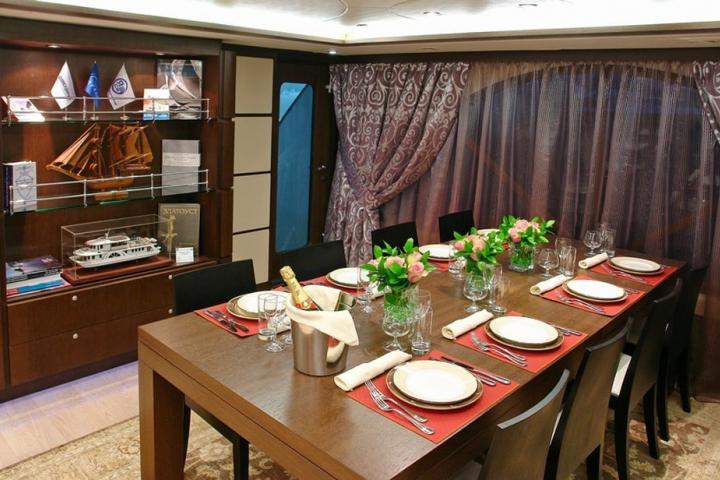 Теплоход “Отрада”