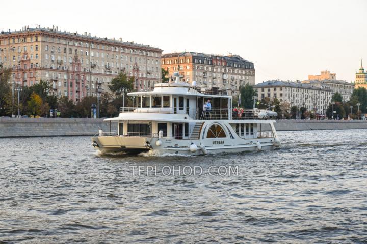 Теплоход “Отрада”