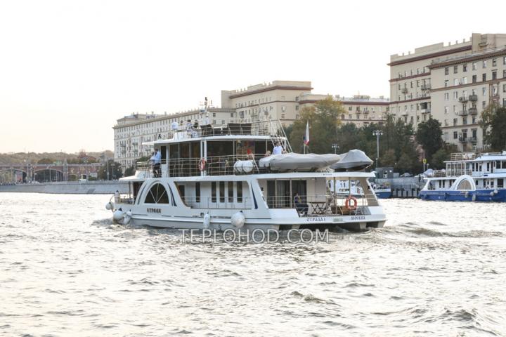 Теплоход “Отрада”