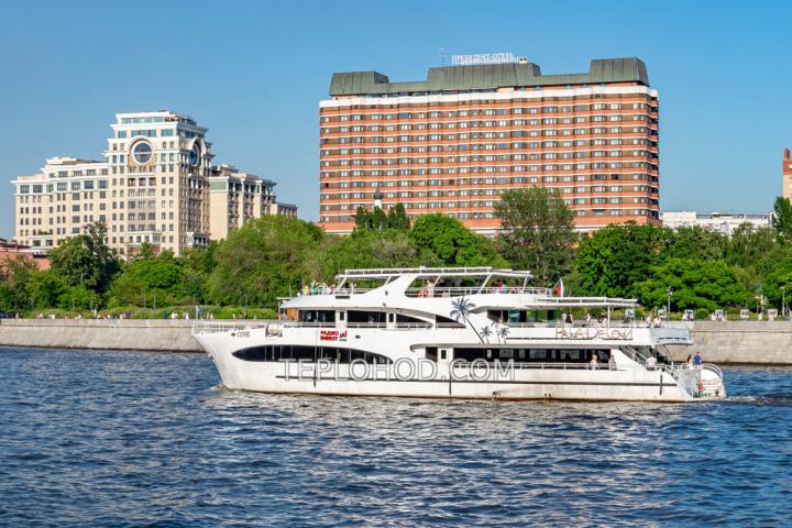 Теплоход “Пальма де Сочи”