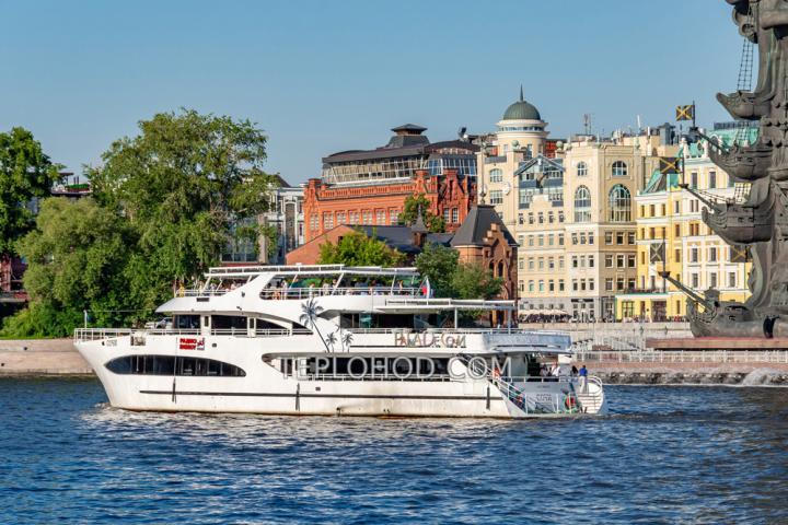 Теплоход “Пальма де Сочи”