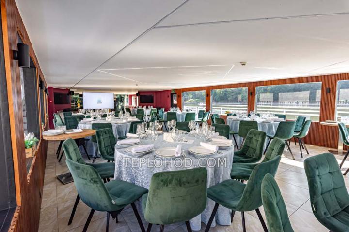 Теплоход “Пальма де Сочи”