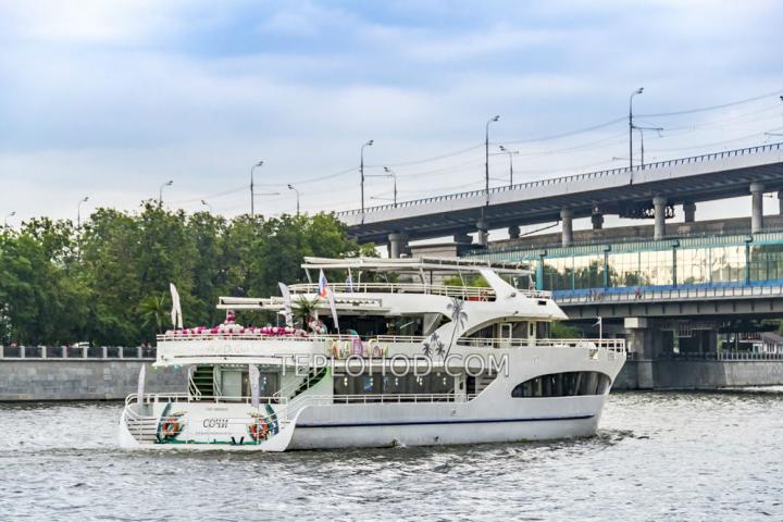 Теплоход “Пальма де Сочи”