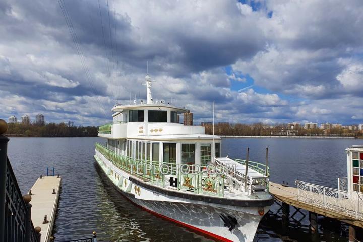 Теплоход “Поручик Ржевский”