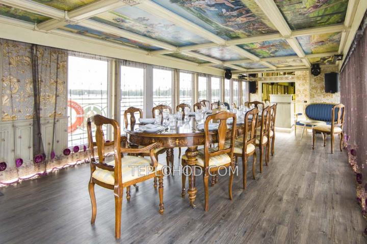 Теплоход “Поручик Ржевский”