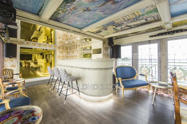 Теплоход “Поручик Ржевский”