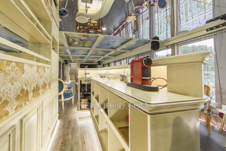 Теплоход “Поручик Ржевский”