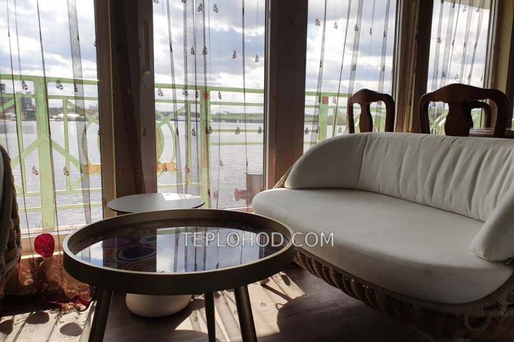 Теплоход “Поручик Ржевский”