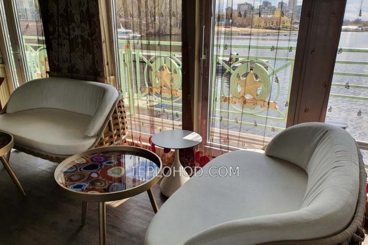 Теплоход “Поручик Ржевский”