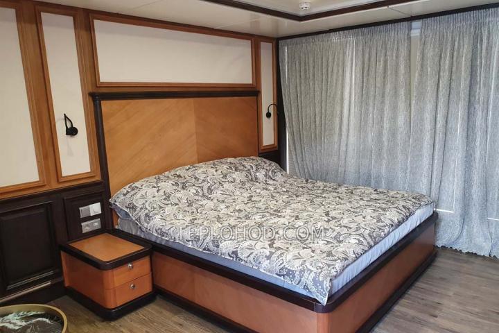 Теплоход “Поручик Ржевский”