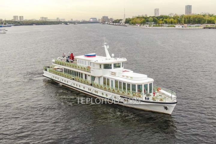 Теплоход “Поручик Ржевский”