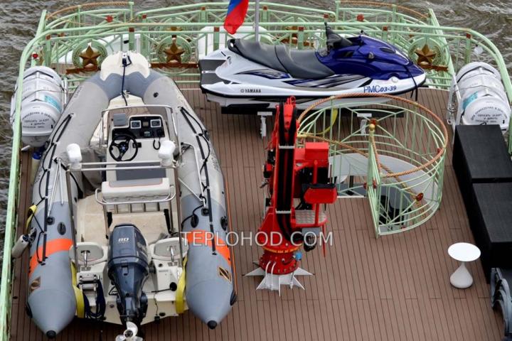 Теплоход “Поручик Ржевский”