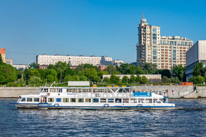 Теплоход “Радость