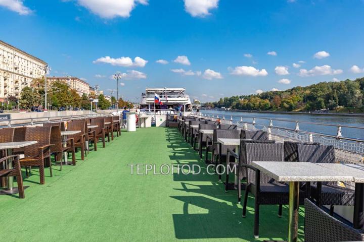 Теплоход “Ривер Лаундж”