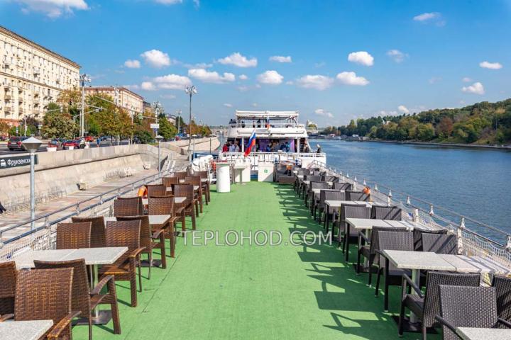 Теплоход “Ривер Лаундж”