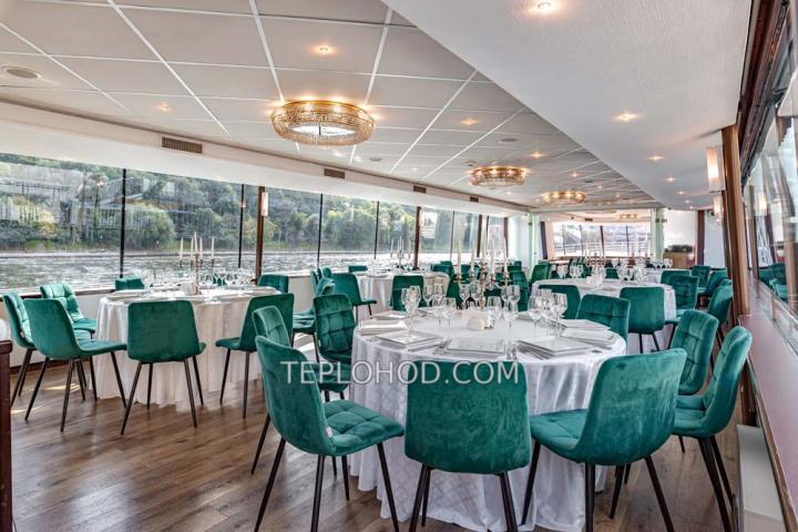 Теплоход “Ривер Лаундж”