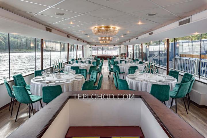 Теплоход “Ривер Лаундж”
