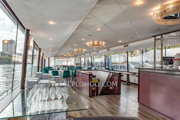 Теплоход “Ривер Лаундж”