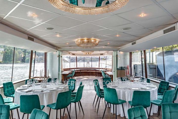 Теплоход “Ривер Лаундж”