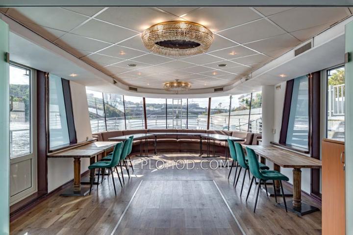 Теплоход “Ривер Лаундж”