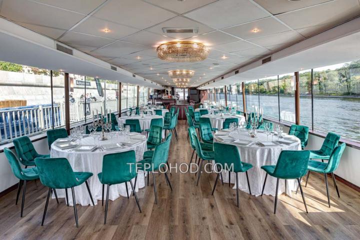 Теплоход “Ривер Лаундж”