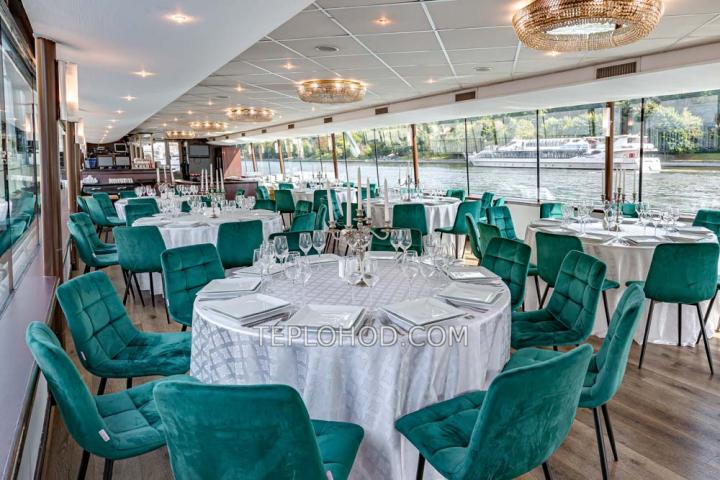 Теплоход “Ривер Лаундж”