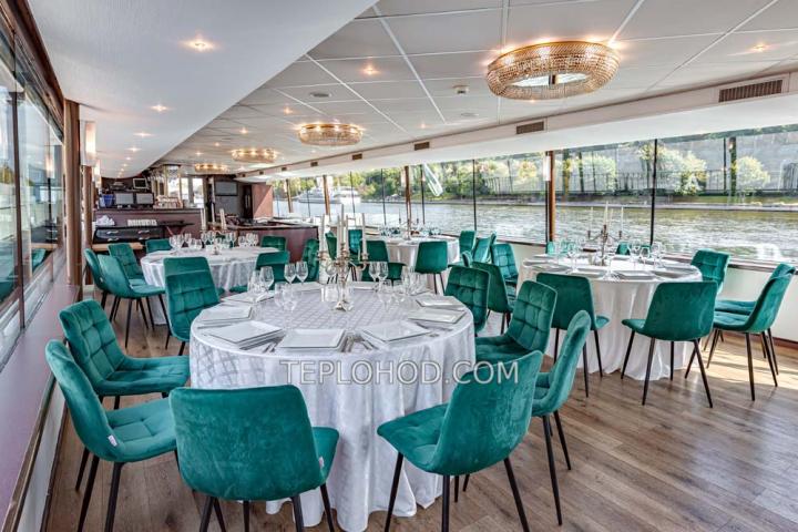 Теплоход “Ривер Лаундж”