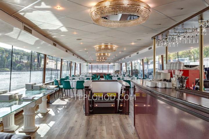 Теплоход “Ривер Лаундж”