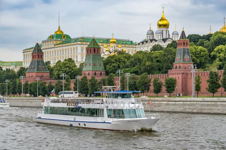 Теплоход “Ривер Лаундж”