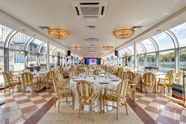 Теплоход “Ривер Палас”