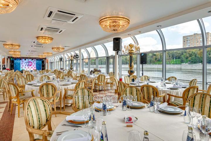 Теплоход “Ривер Палас”