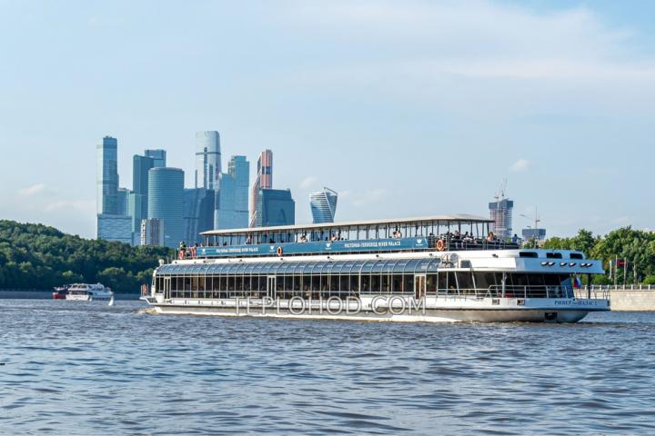 Теплоход “Ривер Палас”