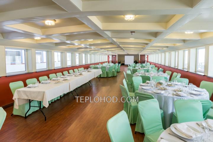 Теплоход “Ривьера”