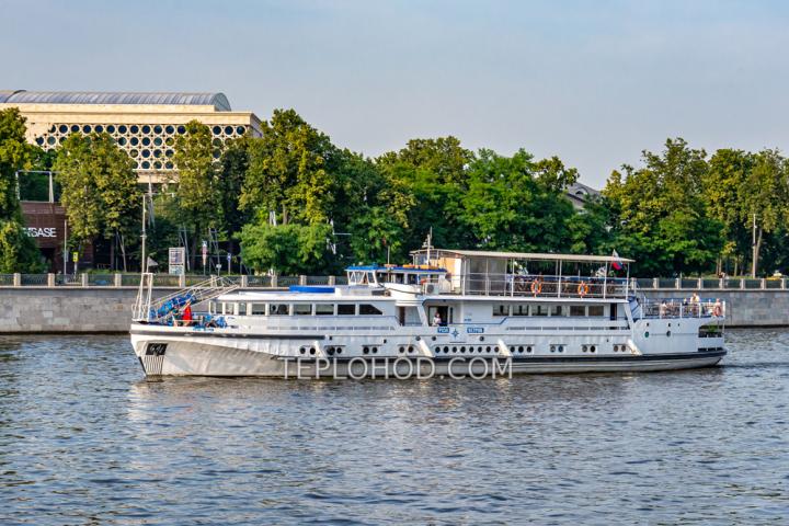 Теплоход “Роза Ветров”