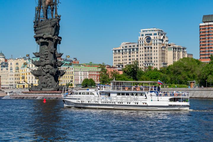 Теплоход “Роза Ветров”