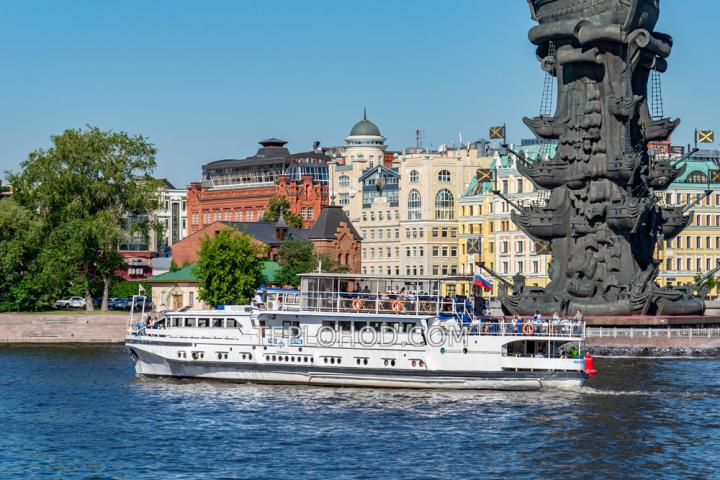 Теплоход “Роза Ветров”