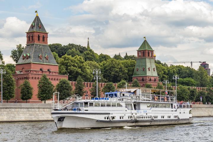 Теплоход “Роза Ветров”