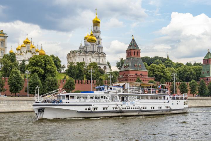 Теплоход “Роза Ветров”