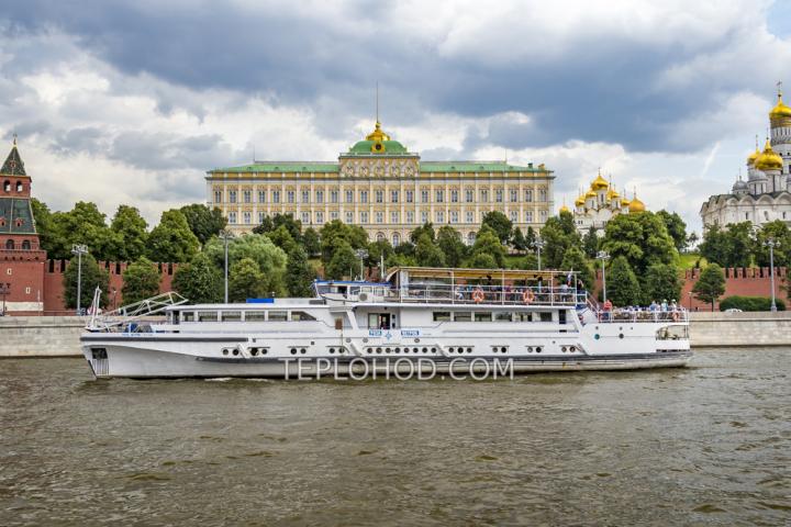 Теплоход “Роза Ветров”
