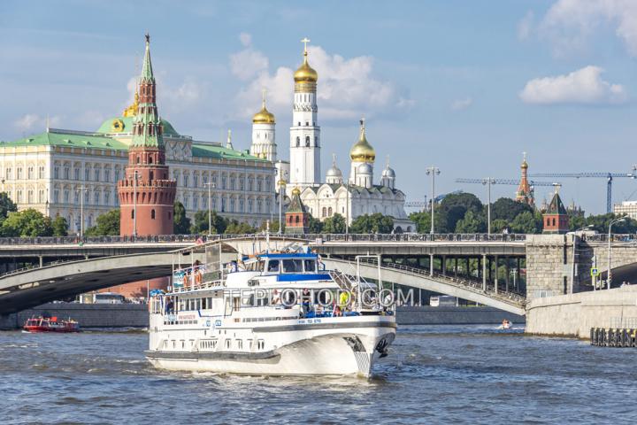 Теплоход “Роза Ветров”