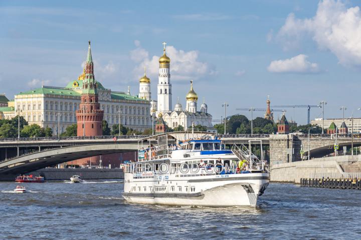 Теплоход “Роза Ветров”