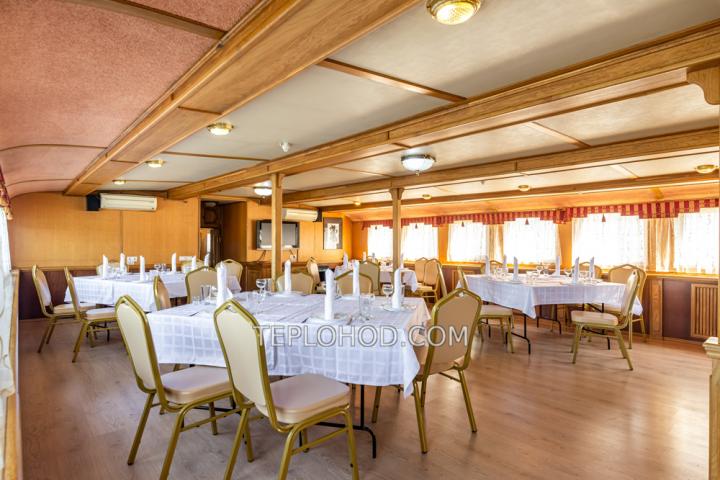 Теплоход “Соболь”