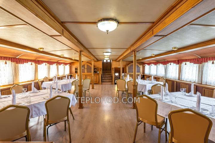 Теплоход “Соболь”